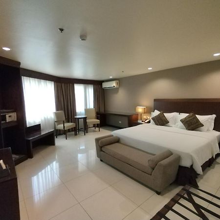 Mandarin Plaza Hotel Cebu Exterior foto
