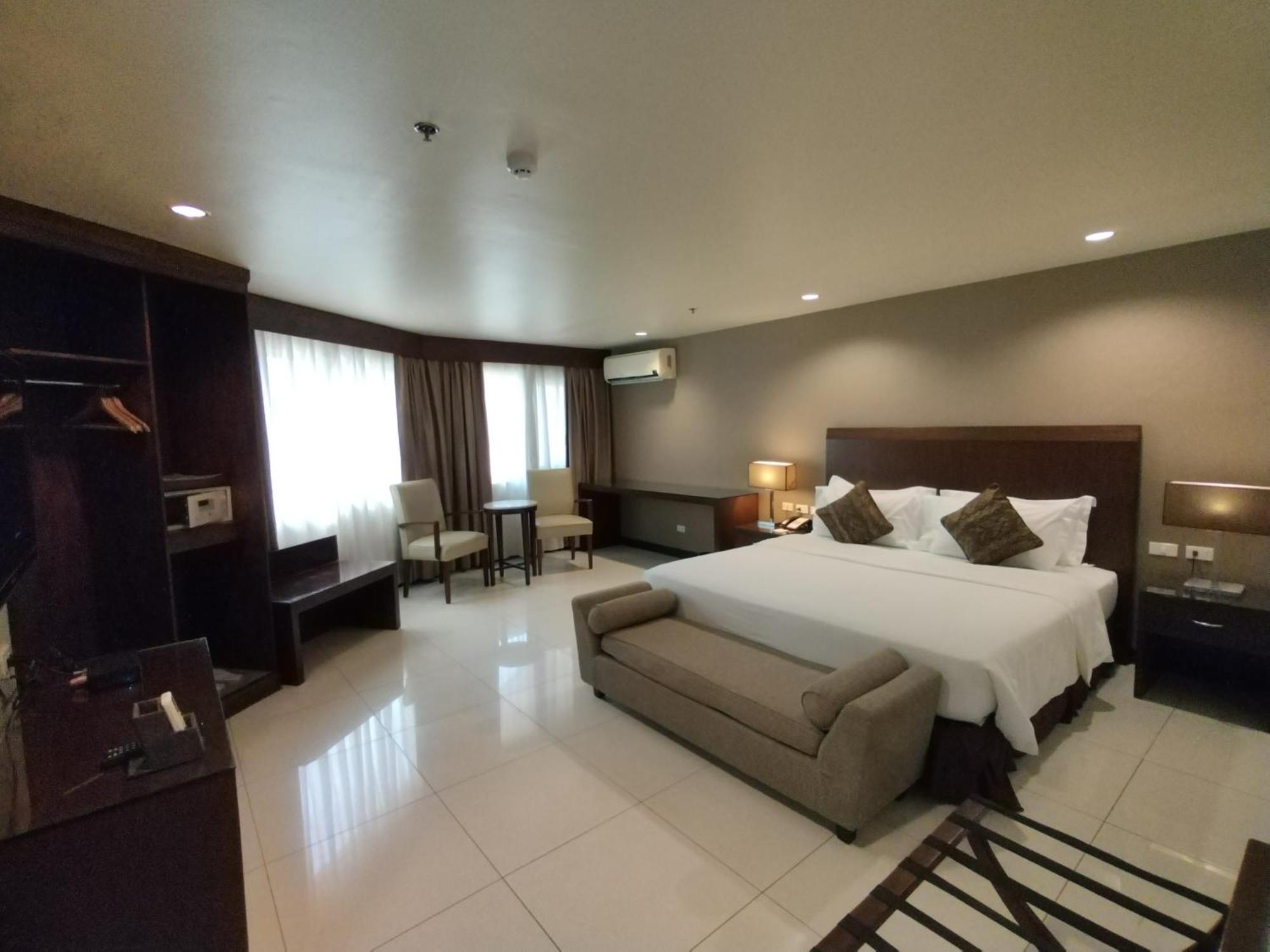 Mandarin Plaza Hotel Cebu Exterior foto