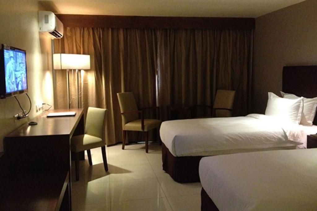 Mandarin Plaza Hotel Cebu Exterior foto