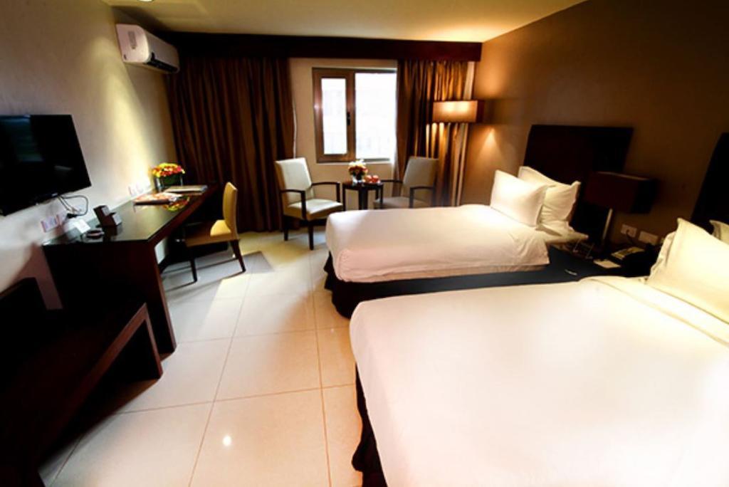 Mandarin Plaza Hotel Cebu Exterior foto