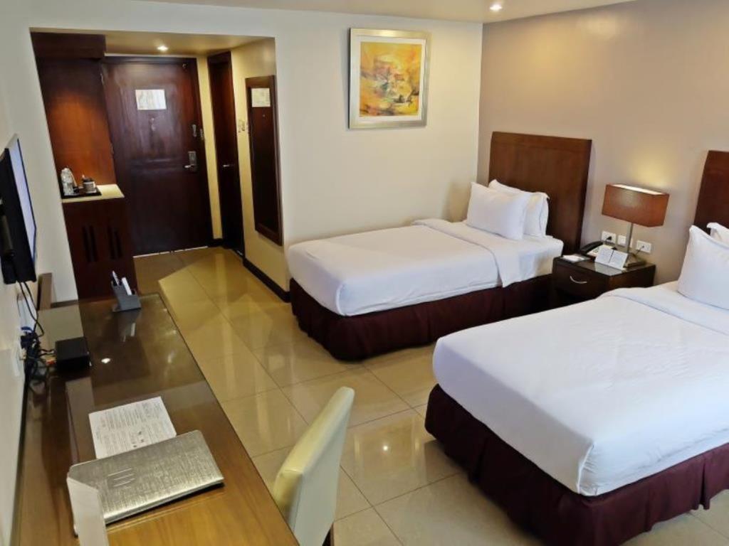 Mandarin Plaza Hotel Cebu Exterior foto