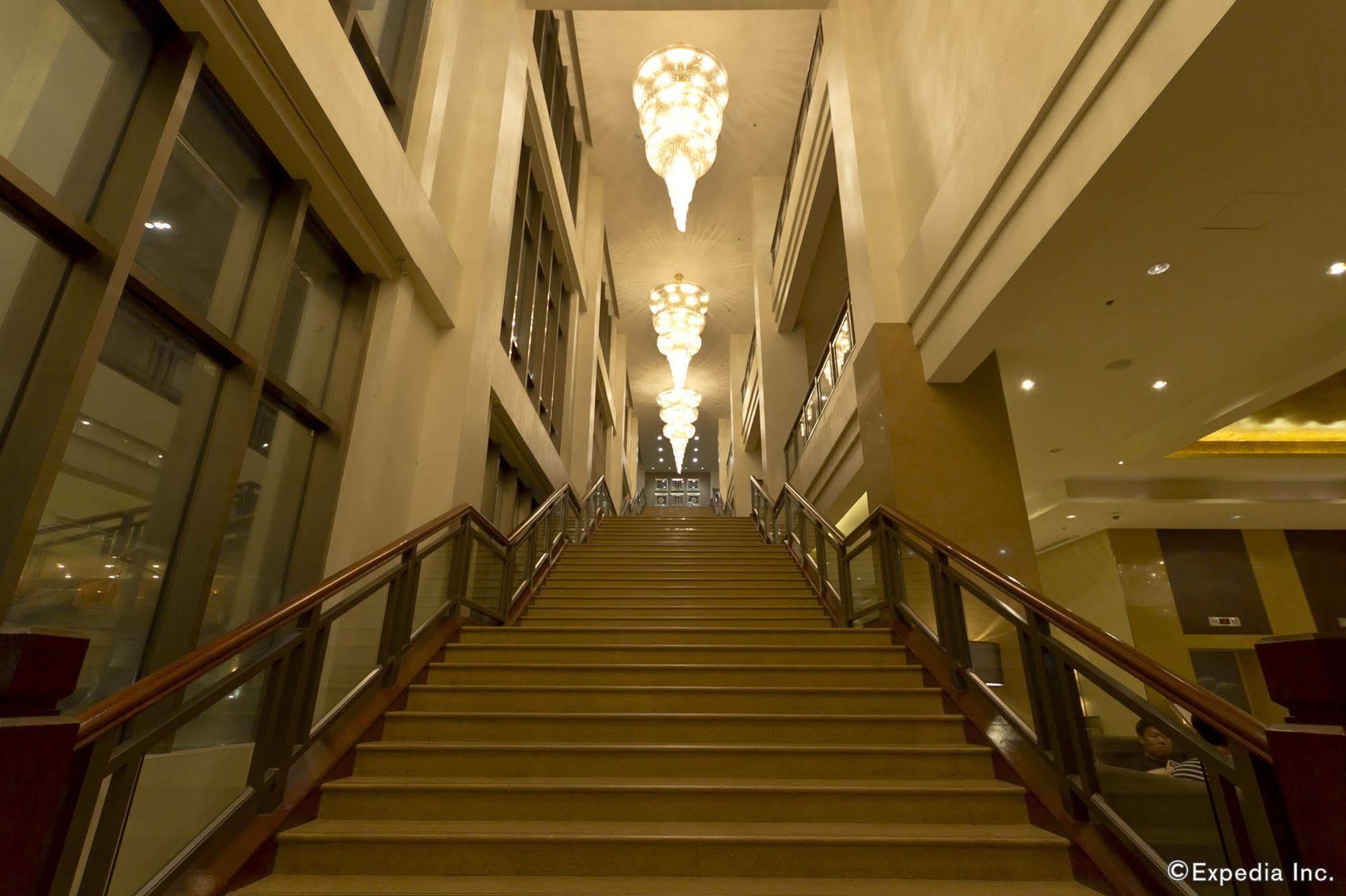 Mandarin Plaza Hotel Cebu Exterior foto